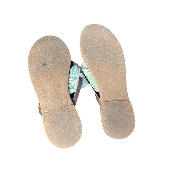 TOMMY BAHAMA Tropical Leather Sandal, Resort, Vacation, Pool, Lounge, Beach 10 - Picture 3 of 5